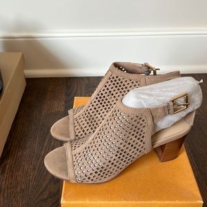 Unisa natural color heeled open toe shoes. Maybe worn once. Size 7.